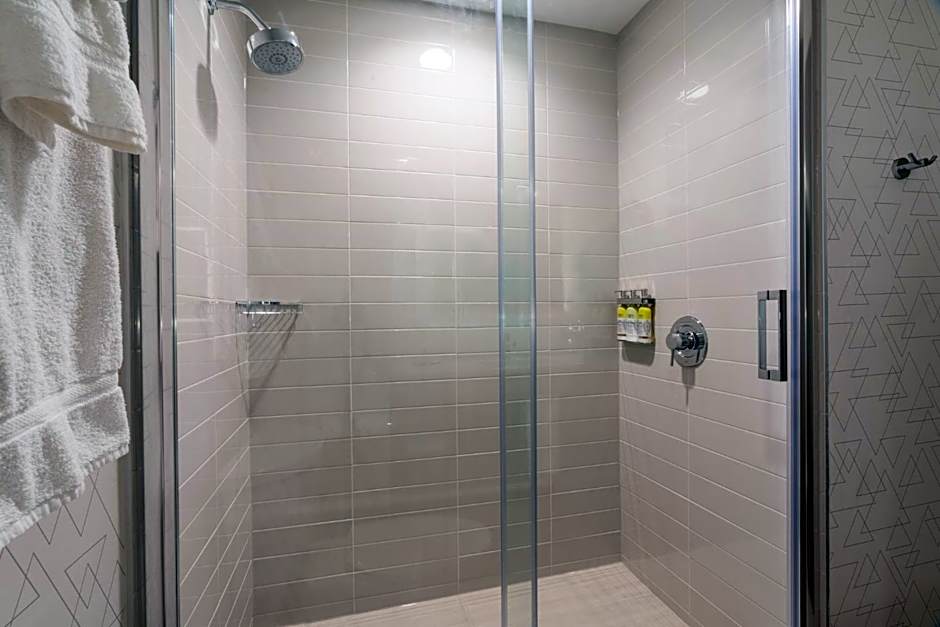 Holiday Inn Express & Suites Vaughan Southwest By IHG