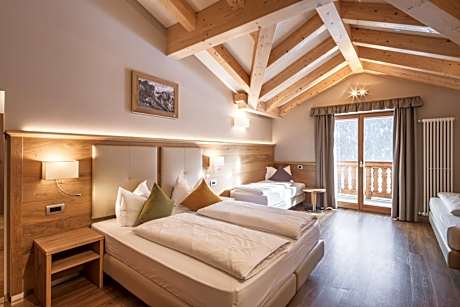 Triple Room with Mountain View