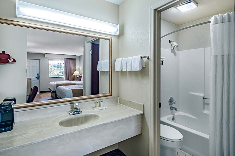 Days Inn by Wyndham Macon I-475