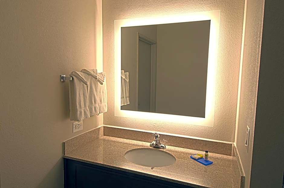 Holiday Inn Express Hotel & Suites Chicago-Libertyville By IHG