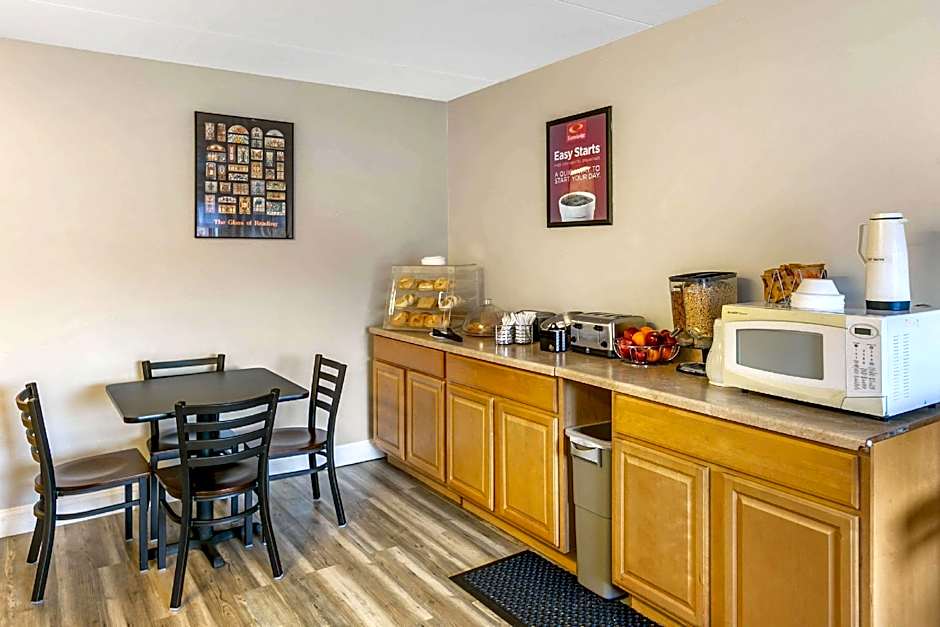 Econo Lodge Northeast