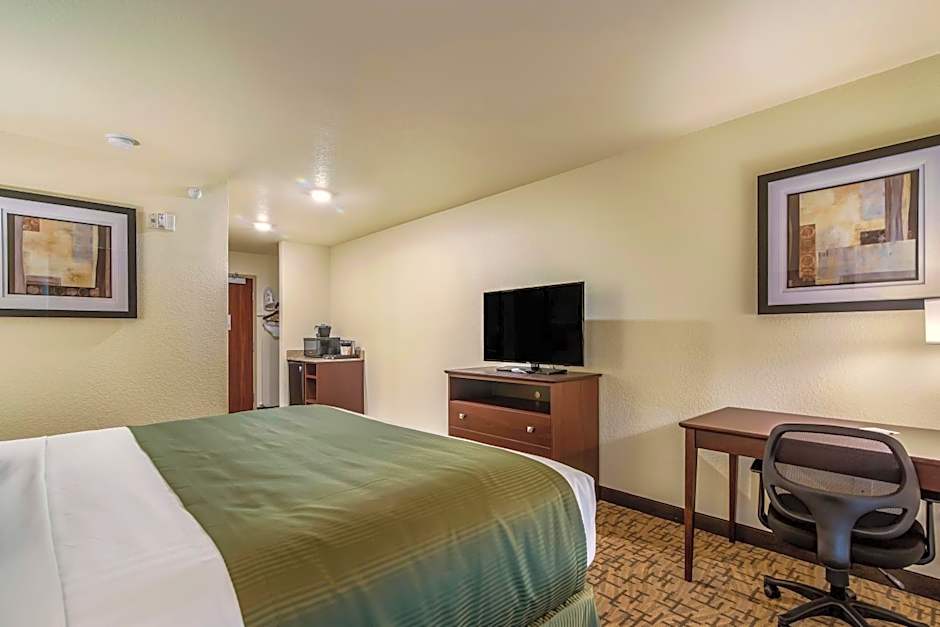 Cobblestone Hotel & Suites - Victor