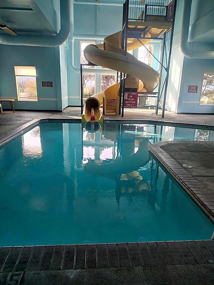Super 8 by Wyndham Central Pt Medford