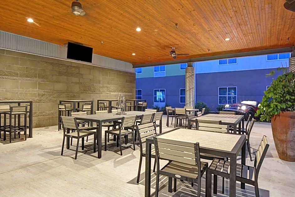 Homewood Suites By Hilton by TechRidge Parmer @ I-35