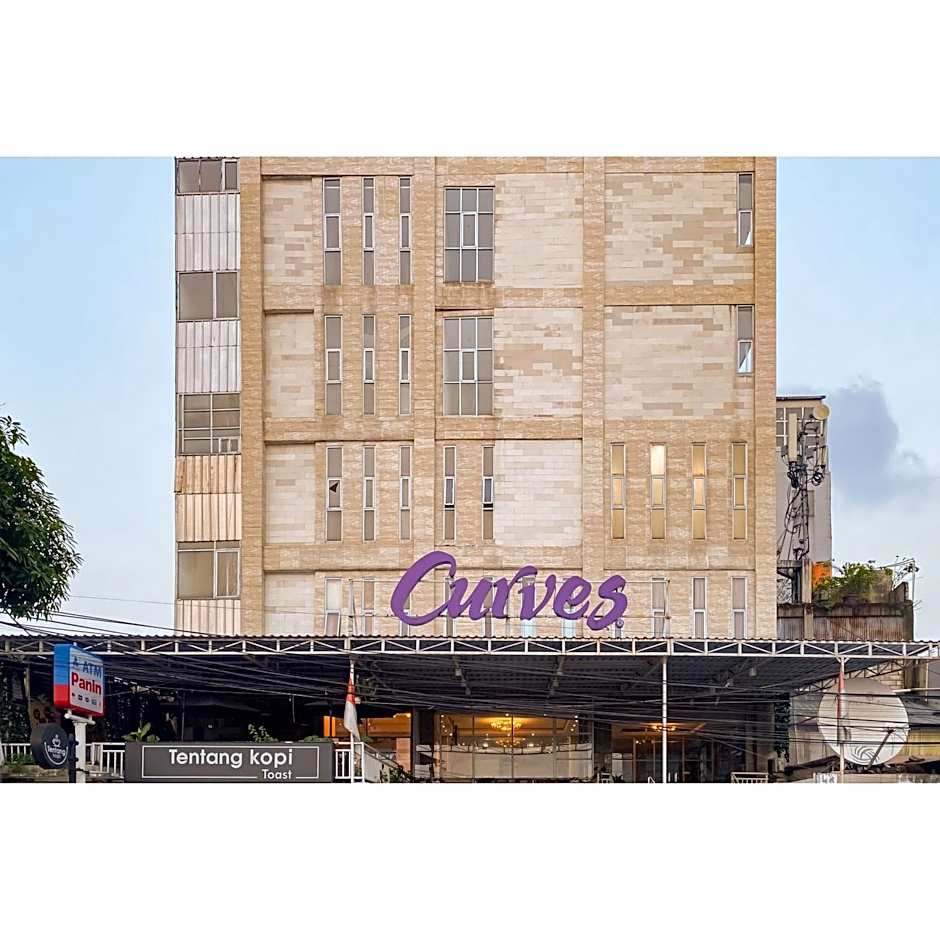 Curves Residence Mitra RedDoorz