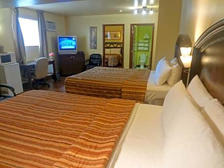 Family Room - Basement (6 Adults)