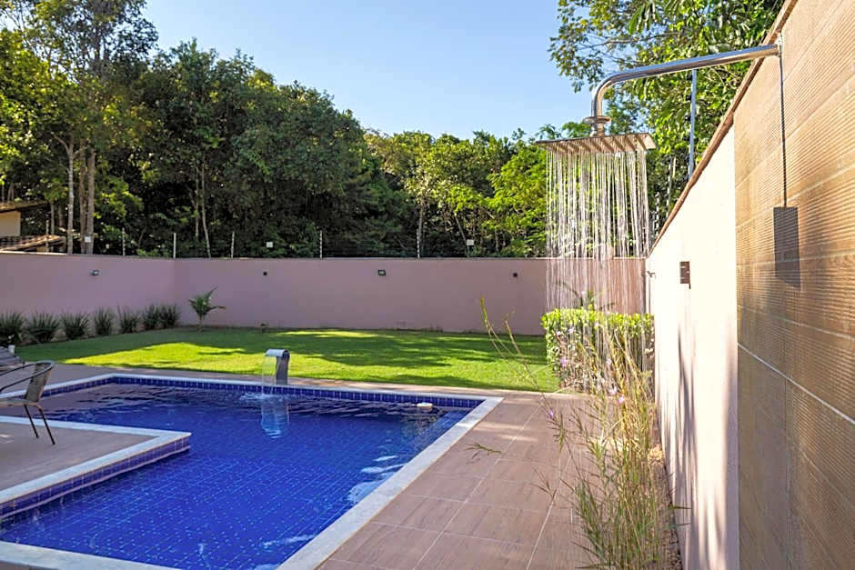 Muito espaço para criançada brincar! Casa com Piscina e Churrasqueira Privativa! Até 14Pax