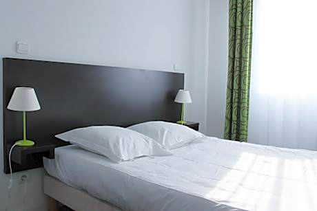 One-Bedroom Apartment (4 Adults)