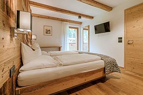 One-Bedroom Apartment with Balcony
