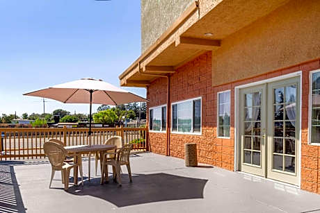 Auburn House Hotel
