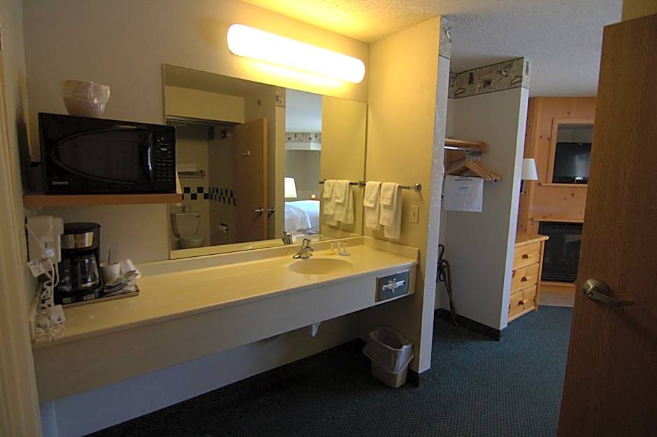 Shell Lake Lodge, a Travelodge by Wyndham