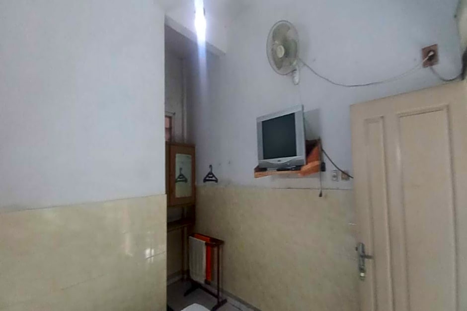 SPOT ON 92434 Puri Kasih Guest House