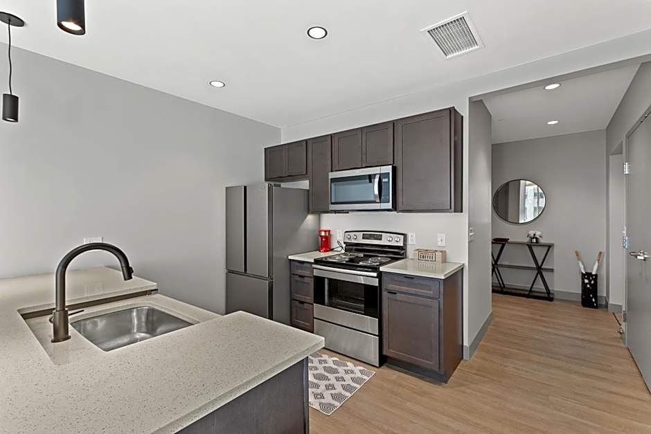 175 LEX - Walkable Downtown Lexington & Rupp Arena - Full Condos