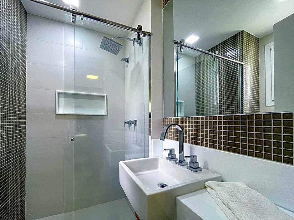 Bz48 Condomínio frente a Orla Bardot!Casa 4 suítes