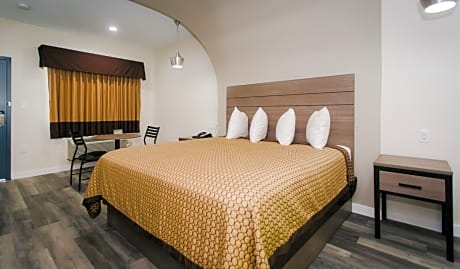 Deluxe King Studio