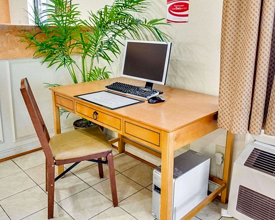 Quality Inn & Suites Suffolk West