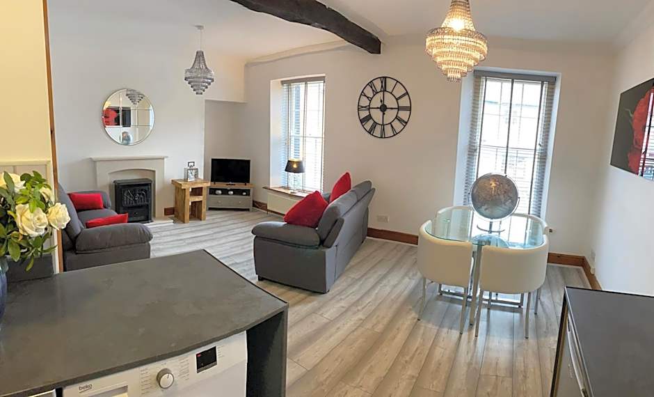 Crown and Cushion Appleby