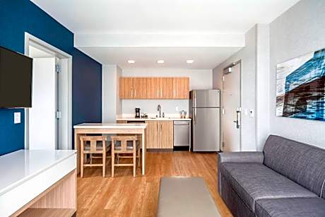 1 Bedroom Suite, 1 King, Sofa bed