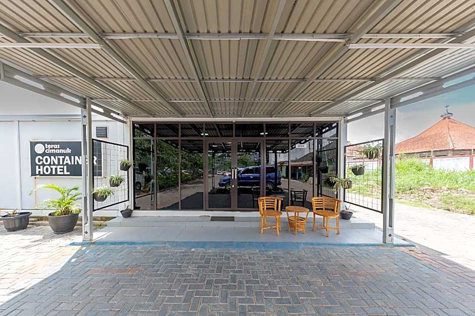 RedDoorz Container @ Teras Cimanuk Garut