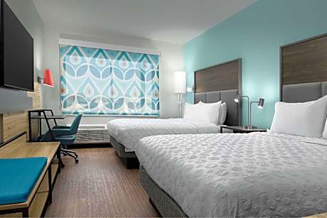 2 Queen Beds W/ Walk In Shower