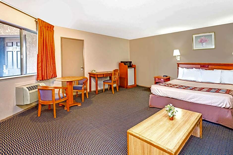 Super 8 by Wyndham Upland Ontario CA