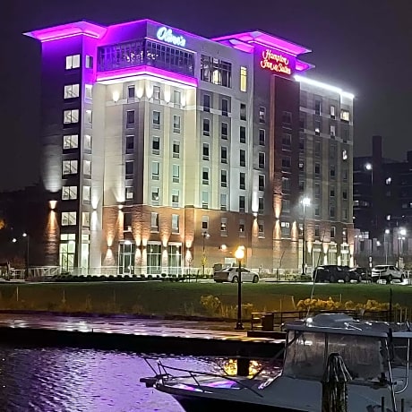 Hampton Inn & Suites Erie Bayfront