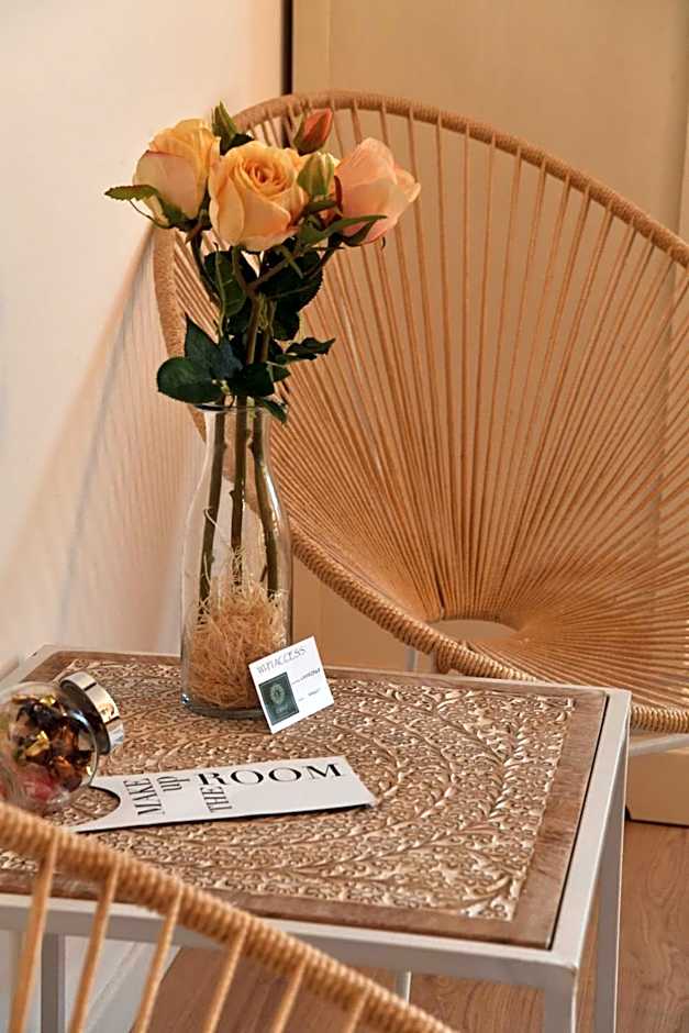 Lainez Rooms & Suites