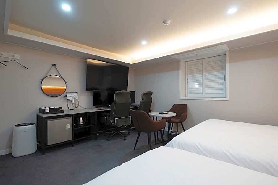 NINE HOTEL