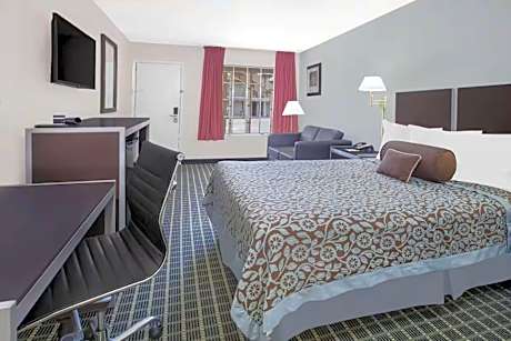 Queen Room - Mobility Access/Non-Smoking