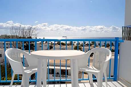 ONE BEDROOM APARTMENT WITH BALCONY 2 ADULTS