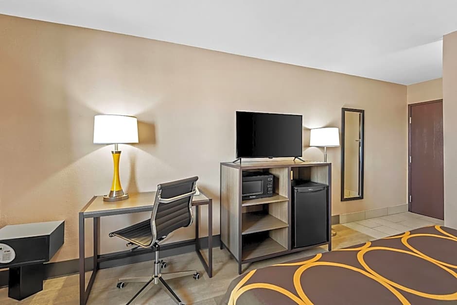 Super 8 by Wyndham Terre Haute