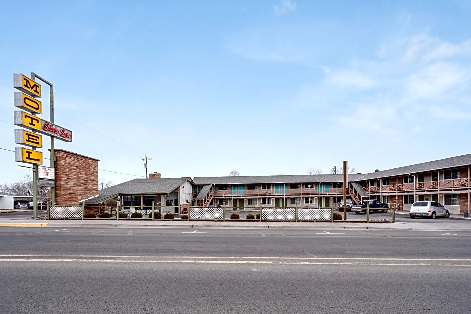 OYO Hotel Burns Hwy 20 OR