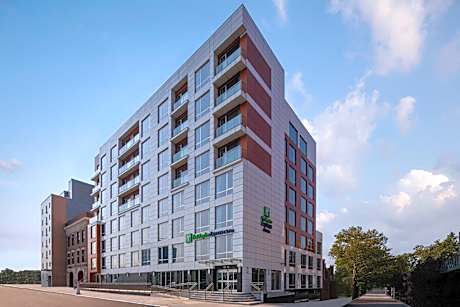 Holiday Inn Express & Suites Woodside LaGuardia Airport By IHG