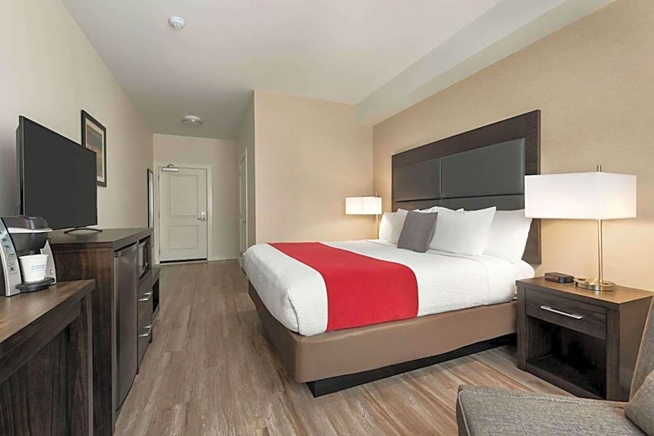 Days Inn by Wyndham 100 Mile House