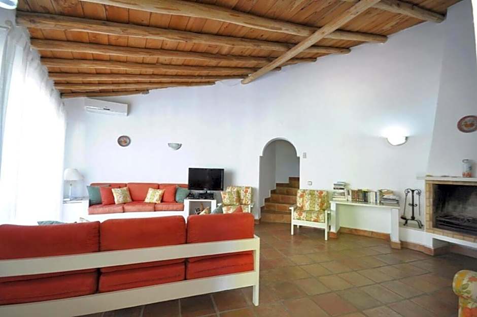 Fantastic outdoor area, private pool, Tennis Court Golf Practice Facility