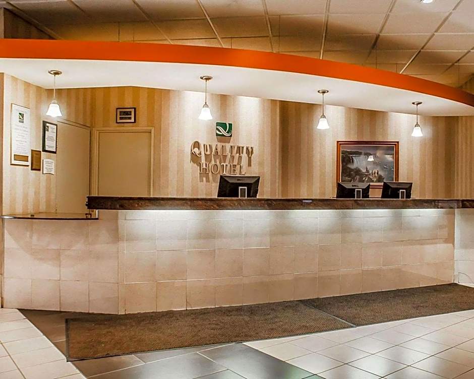 Quality Hotel & Suites At The Falls