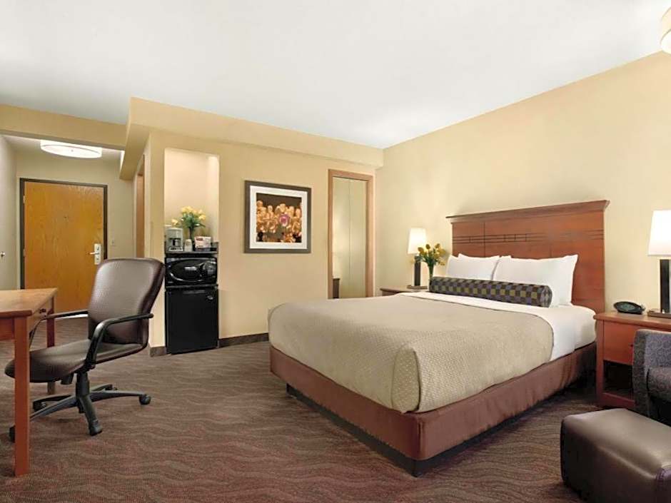Quality Inn & Suites Detroit Lakes