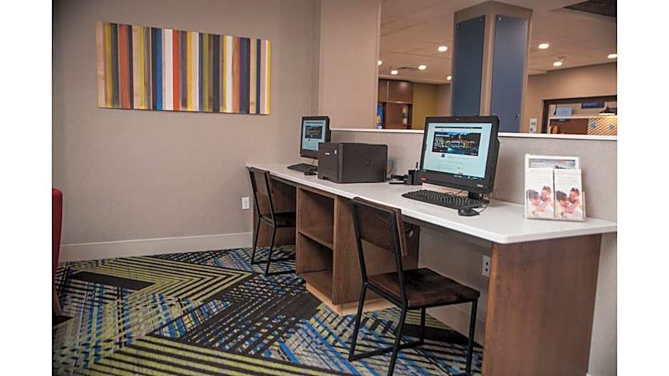 Holiday Inn Express Hotel & Suites Norfolk By IHG