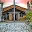 Beachcomber Lodge & Backpacker