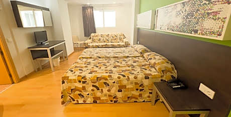 BASIC ROOM ( 2 ADULTS + 2 CHILDREN)