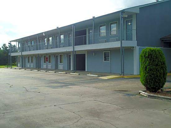 Super 6 Inn