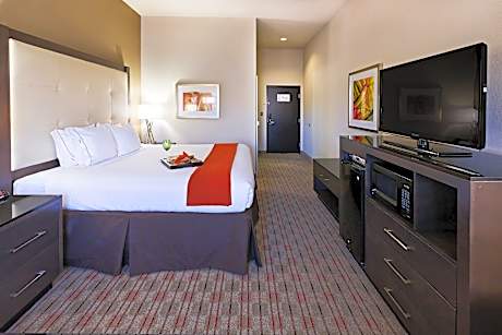 1 King Bed Standard Comm Accessible