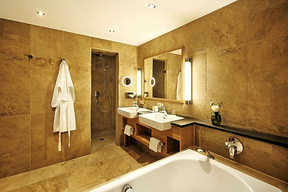 Hotel Auf der Gsteig GmbH