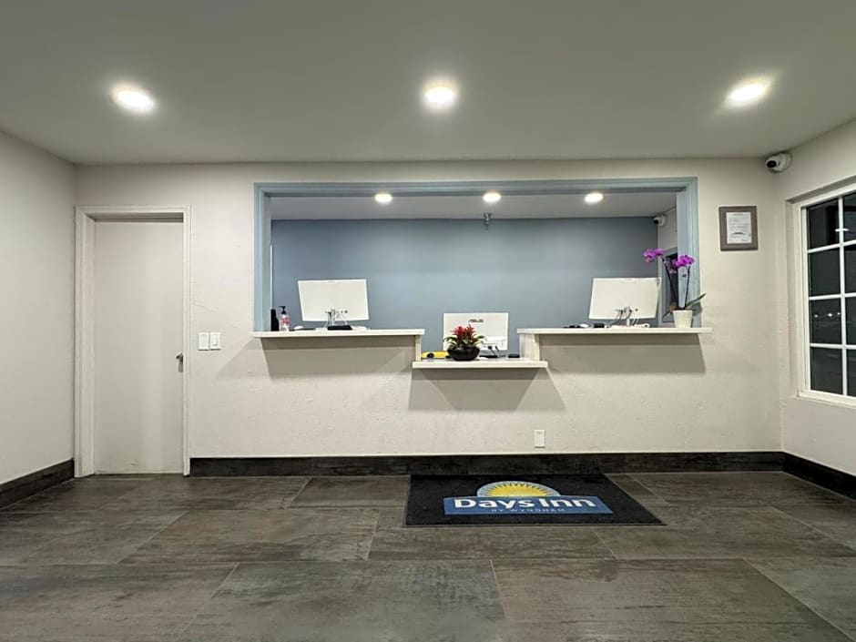 Days Inn by Wyndham Bakersfield