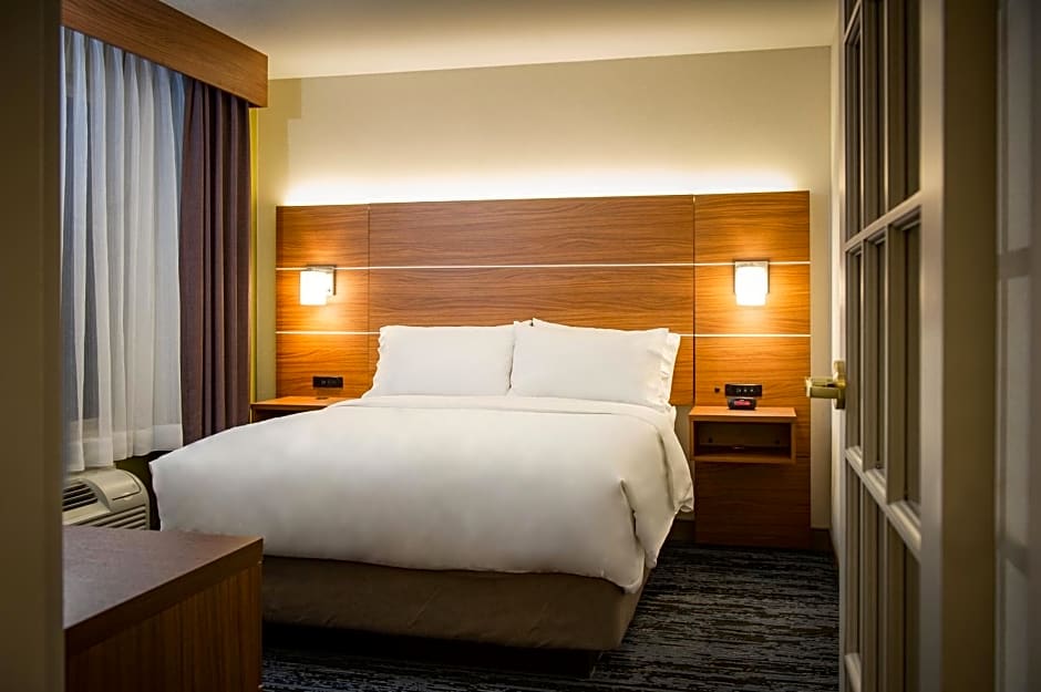 Holiday Inn Express Hotel & Suites Wausau By IHG