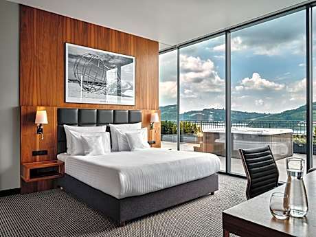 Deluxe Suite with Spa Bath