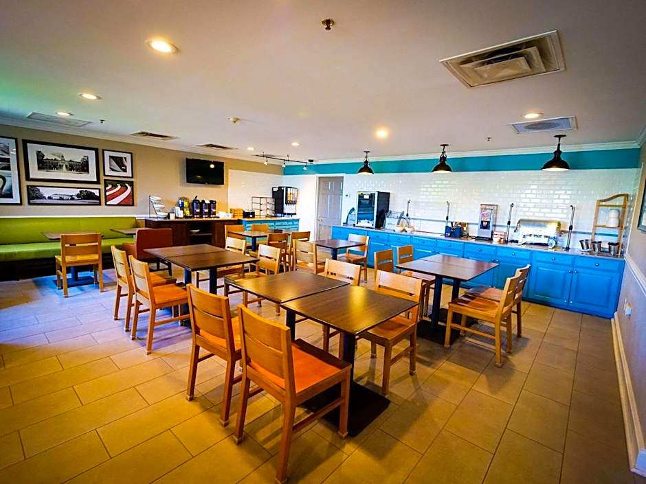 Country Inn & Suites by Radisson, Burlington (Elon), NC