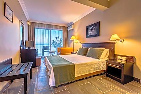 Double or Twin Room with Sea View