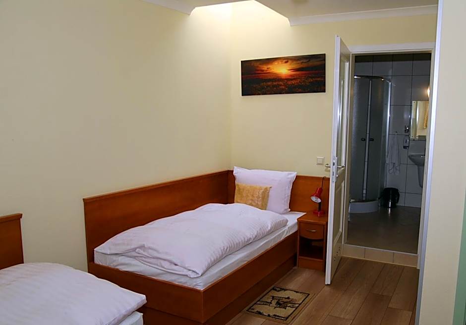 Hotel Restauracja Tawerna Gliwice - duży parking gratis