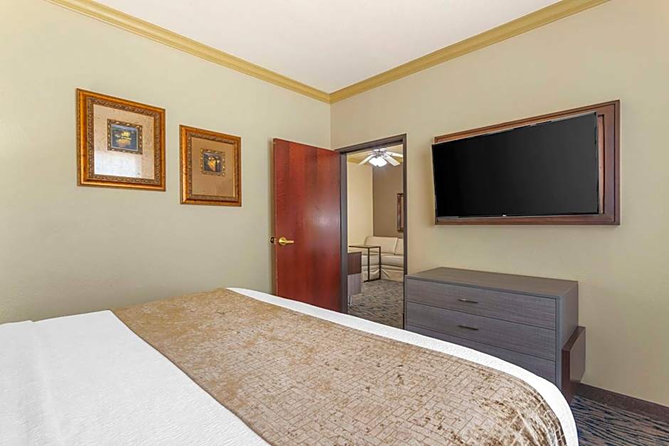 Best Western Plus Crown Colony Inn And Suites